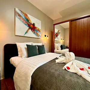 https://luxury-suites-castel.hotelsantwerp.net